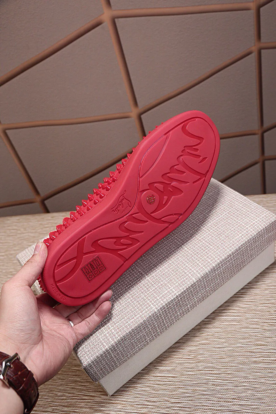 Men's shoes💰: 460💰christian louboutin (CL red sole shoes) counter nail series, high-top casual sneakers for couples📢 📢 📢 Exclusive hot style release🎈🎈💪Movable latex feet👻Finished outsole line [Proud]😝Female 35-40#Male 38#-46, global supply😝 [Top version]: Original imported cowhide upper, top original leather lining, original molded TPU outsole, original 1:1 detail processing, original shoe last.